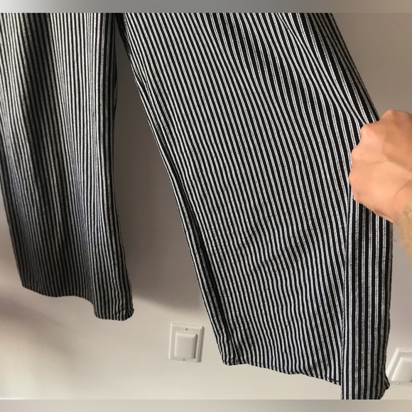 A New Day Black and White Striped Jumpsuit Wide legs and short sleeves size M - Picture 4 of 7
